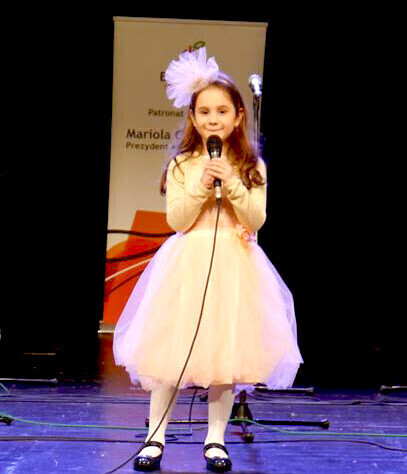 Julia Kowalska reprezentantką Piotrkowa na Międzynarodowym Festiwalu Kolęd i Pastorałek