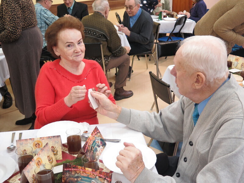 Zdjęcie 7: Wigilijna wieczerza w Dziennym Domu Pomocy Społecznej