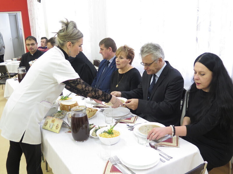 Zdjęcie 27: Wigilijna wieczerza w Dziennym Domu Pomocy Społecznej