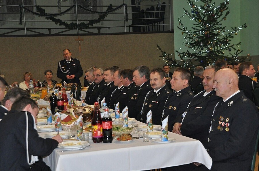 Zdjęcie 1: Strażacy dzielili się opłatkiem