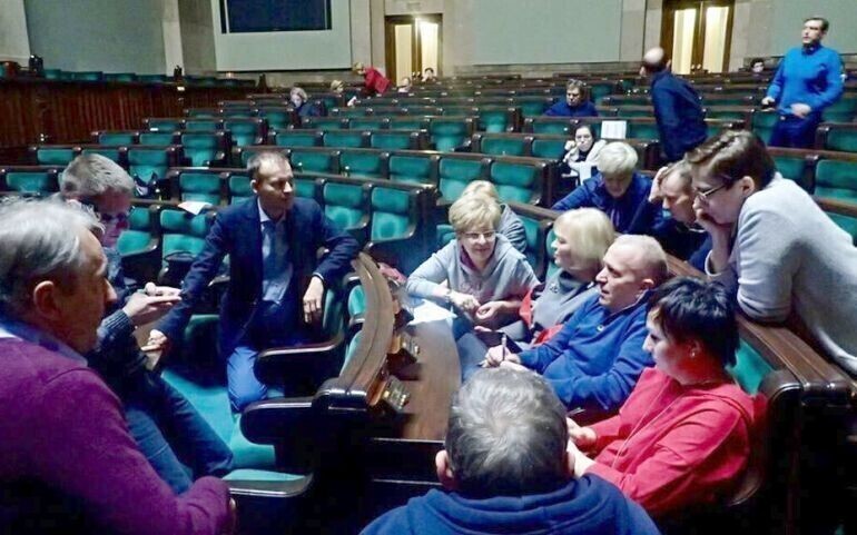 W Sejmie nadal protestuje posłanka ziemi piotrkowskiej