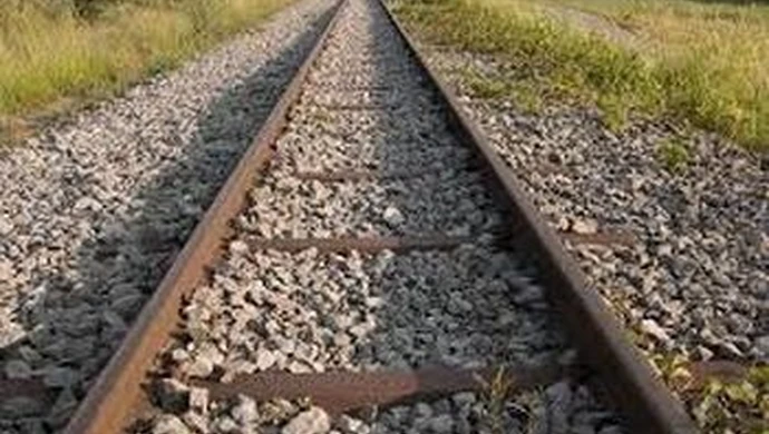 Pociąg najechał na leżącego na torach człowieka 