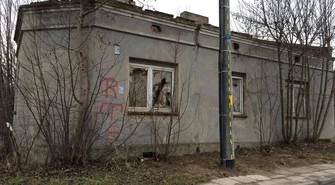 Gdzie są właściciele zrujnowanej posesji? 