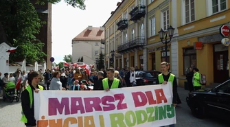 Ulicami Piotrkowa przeszedł Marsz dla Życia i Rodziny