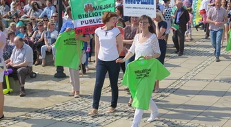 Bibliotekarze wyszli na ulicę
