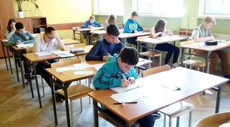 Ile klas pierwszych w piotrkowskich szkołach? 