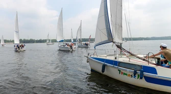 Parada jachtów na Zalewie Sulejowskim
