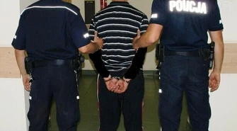 Przyszedł do domu znajomego z nożem w ręku 