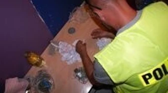 Szukali narkotyków, dopalaczy i nielegalnych automatów do gier