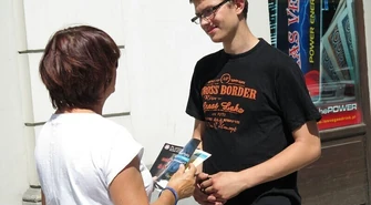 Punkt informacyjny sanepidu pod sklepem z "upominkami"