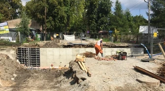 Na Cmentarnej praca wre