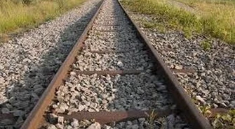 Pociąg najechał na leżącego na torach człowieka 