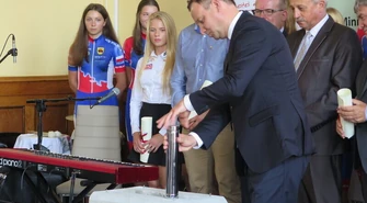 Prezydent RP wmurował kamień węgielny pod budowę tomaszowskiej hali lodowej