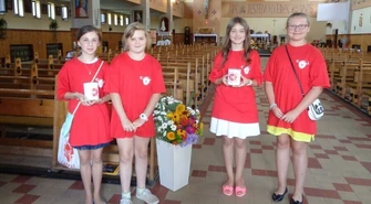 Tornister pełen uśmiechów dzięki uczennicom szkoły w Babach