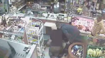 Uratował życie mężczyźnie reanimując go w sklepie