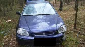 Wjechał w dom i uciekł 