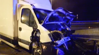 Kierowca iveco wjechał w bariery energochłonne na S8 