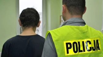 Skopał sąsiadowi samochód 