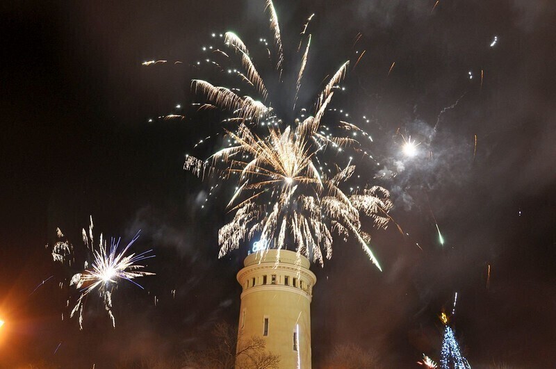 Zdjęcie 2: Pokaz fajerwerków w Piotrkowie 