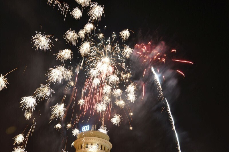 Zdjęcie 5: Pokaz fajerwerków w Piotrkowie 