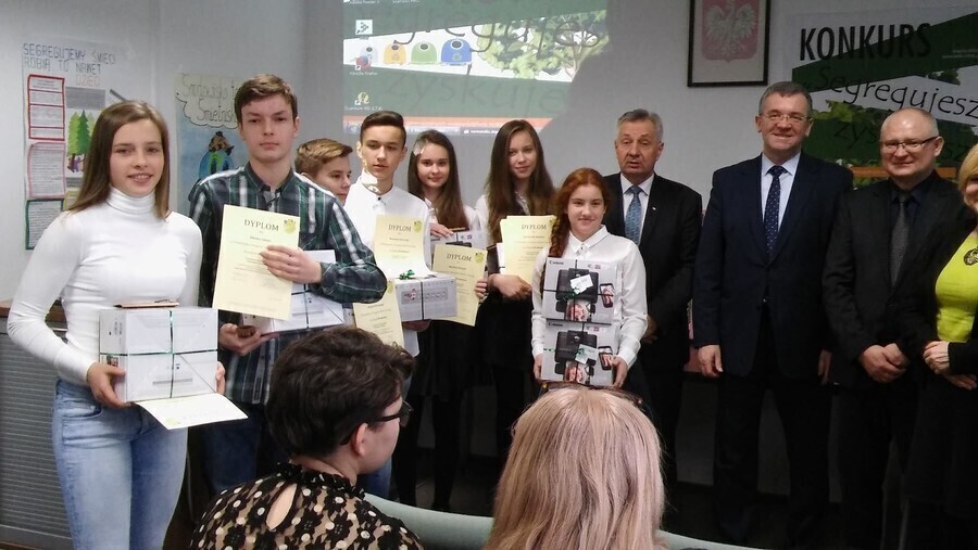 Zdjęcie 1: Gimnazjaliści z Zespołu Szkół w Srocku wśród najlepszych w województwie