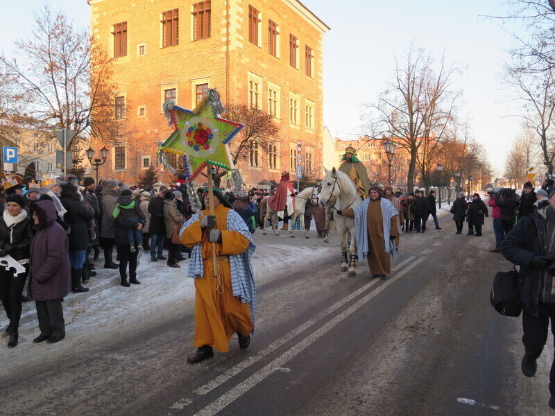 Zdjęcie 5: Orszak Trzech Króli w Piotrkowie [GALERIA]