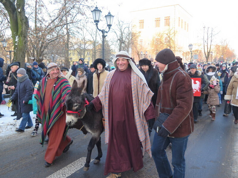 Zdjęcie 8: Orszak Trzech Króli w Piotrkowie [GALERIA]