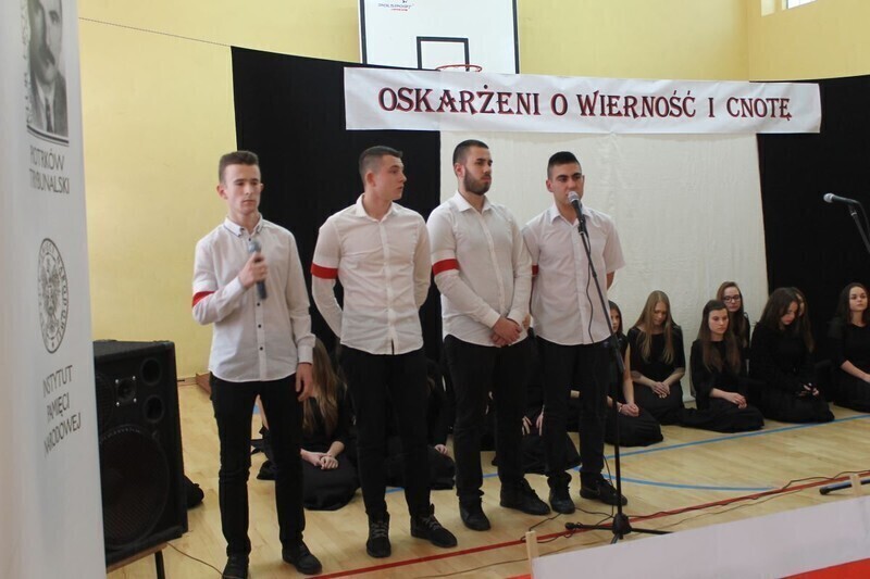 Zdjęcie 5: IV LO, Klub Grota i historia 