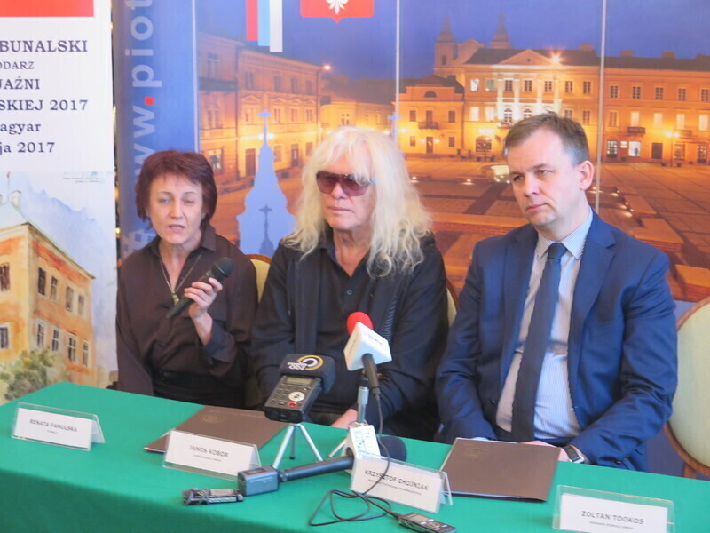 Zdjęcie 4: Umowa podpisana. Omega zagra w Piotrkowie