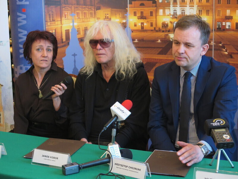 Zdjęcie 5: Umowa podpisana. Omega zagra w Piotrkowie