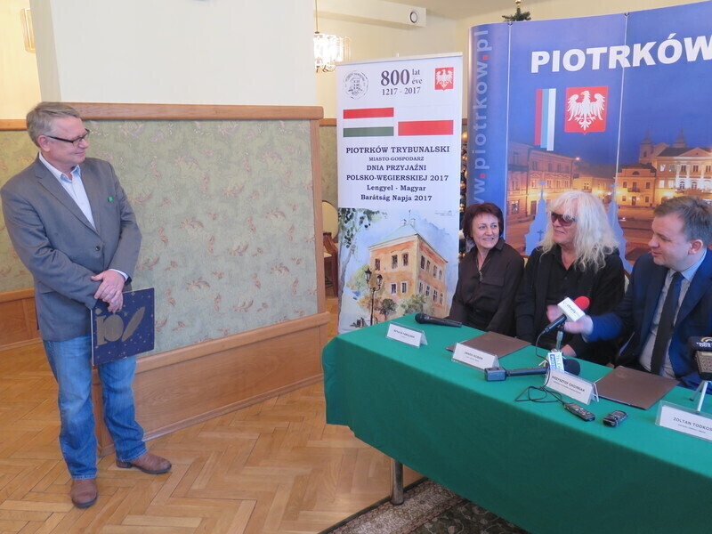 Zdjęcie 6: Umowa podpisana. Omega zagra w Piotrkowie