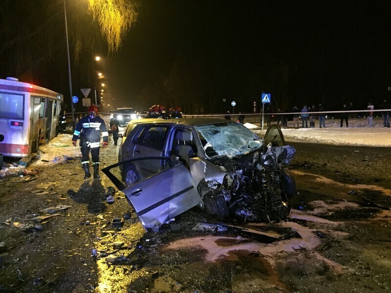 Zdjęcie 4: Zderzenie autobusu z osobówkami w centrum Piotrkowa 