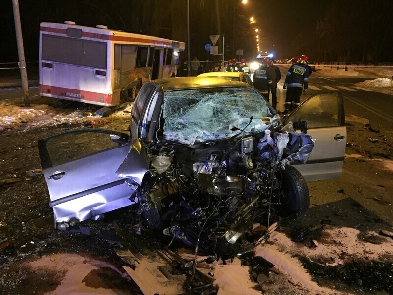 Zdjęcie 7: Zderzenie autobusu z osobówkami w centrum Piotrkowa 