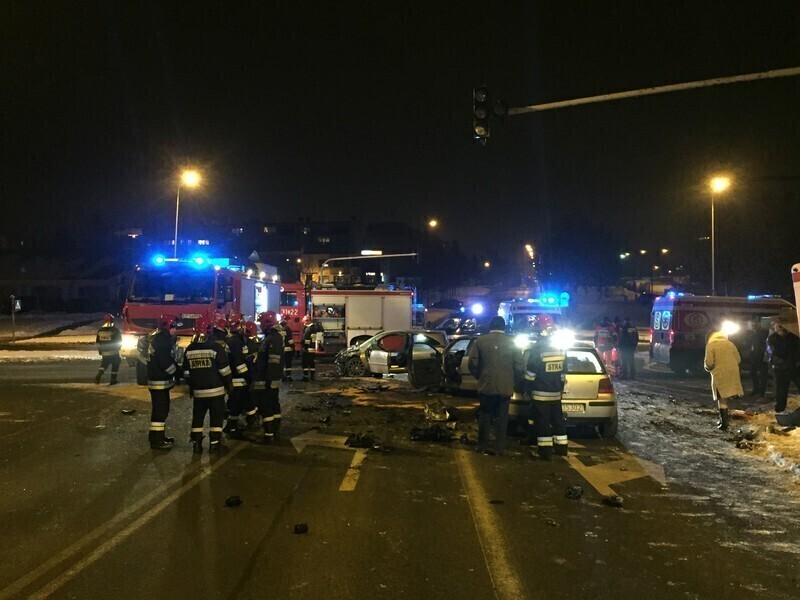 Zdjęcie 11: Zderzenie autobusu z osobówkami w centrum Piotrkowa 