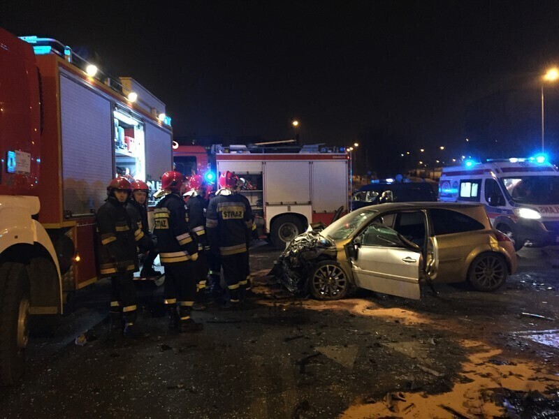 Zdjęcie 17: Zderzenie autobusu z osobówkami w centrum Piotrkowa 
