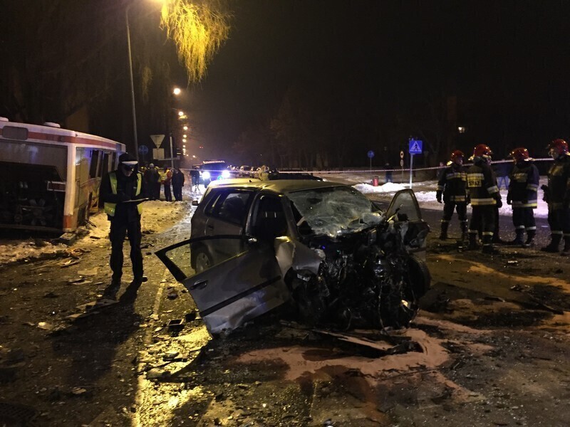 Zdjęcie 23: Zderzenie autobusu z osobówkami w centrum Piotrkowa 