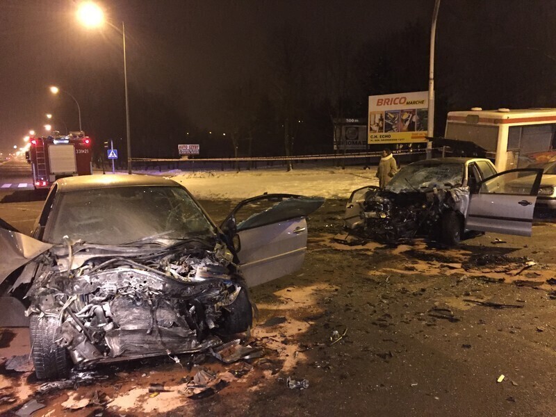 Zdjęcie 26: Zderzenie autobusu z osobówkami w centrum Piotrkowa 