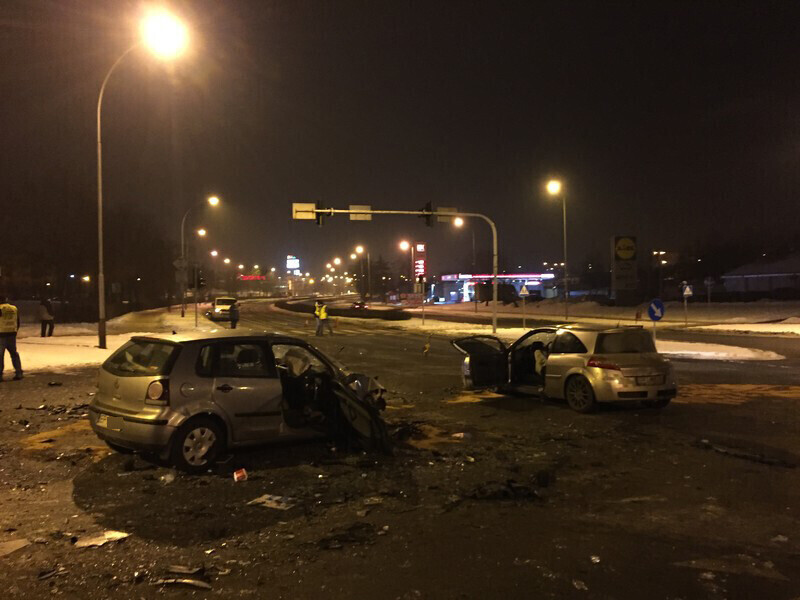 Zdjęcie 28: Zderzenie autobusu z osobówkami w centrum Piotrkowa 