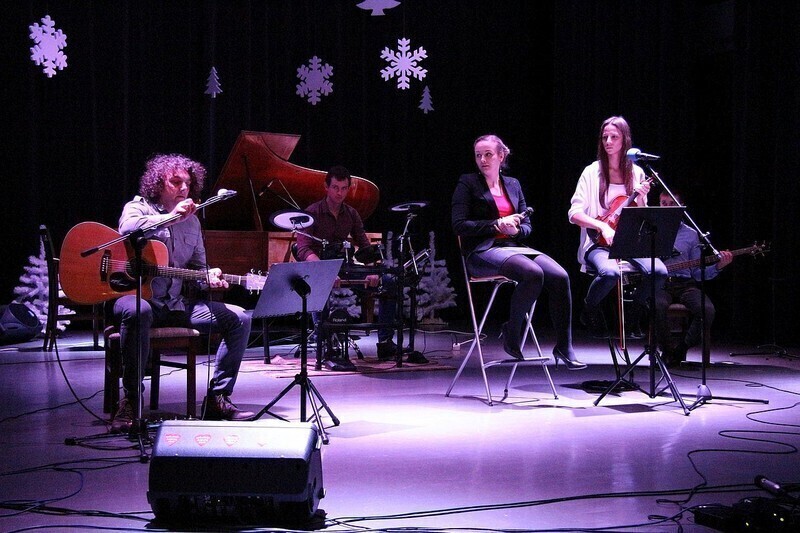 Zdjęcie 8: Zasłużeni dla gminy wyróżnieni podczas koncertu noworocznego