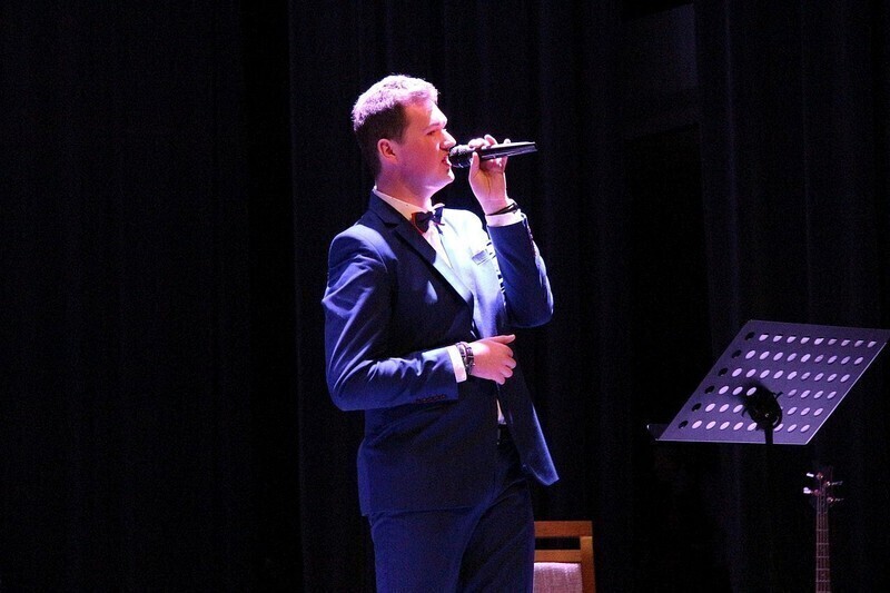 Zdjęcie 9: Zasłużeni dla gminy wyróżnieni podczas koncertu noworocznego