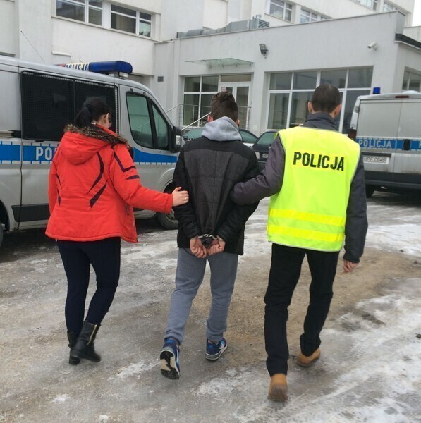 Zdjęcie 1: Kurier okradał firmę, w której pracował 