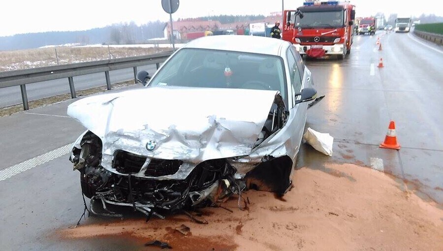 Wypadek na S8 dwie osoby ranne