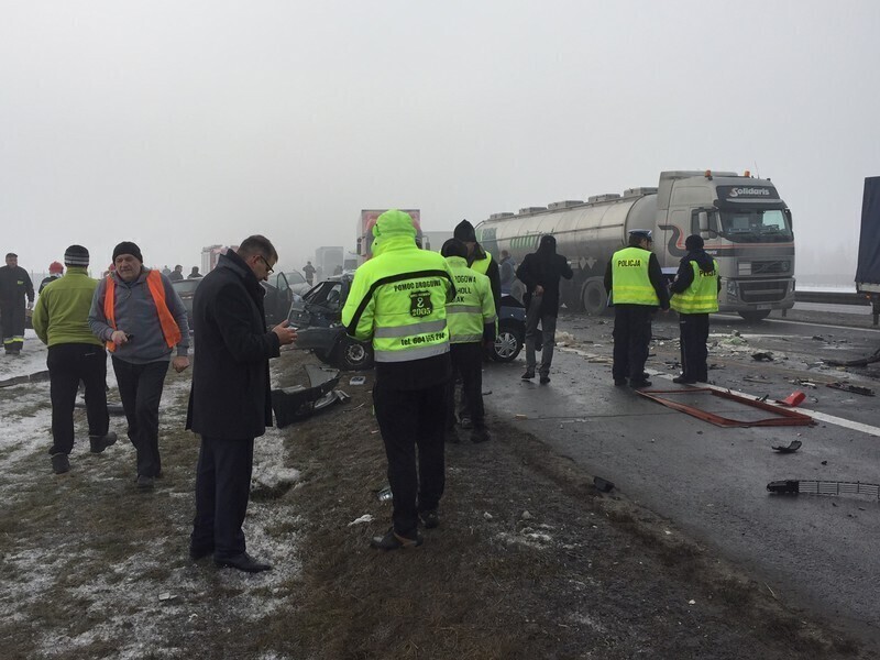 Zdjęcie 7: Dwa karambole na A1! Ponad 70 aut rozbitych