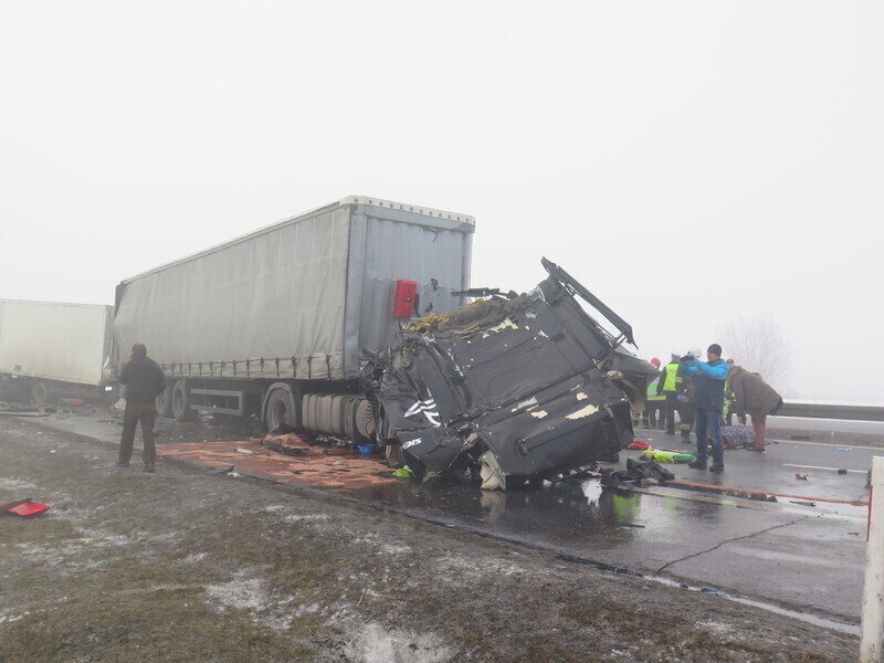 Zdjęcie 11: Dwa karambole na A1! Ponad 70 aut rozbitych