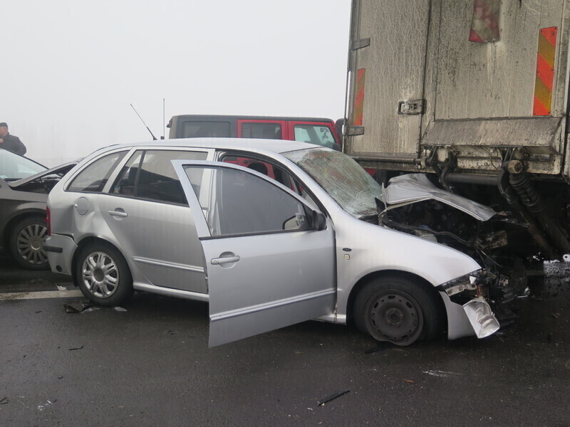 Zdjęcie 13: Dwa karambole na A1! Ponad 70 aut rozbitych