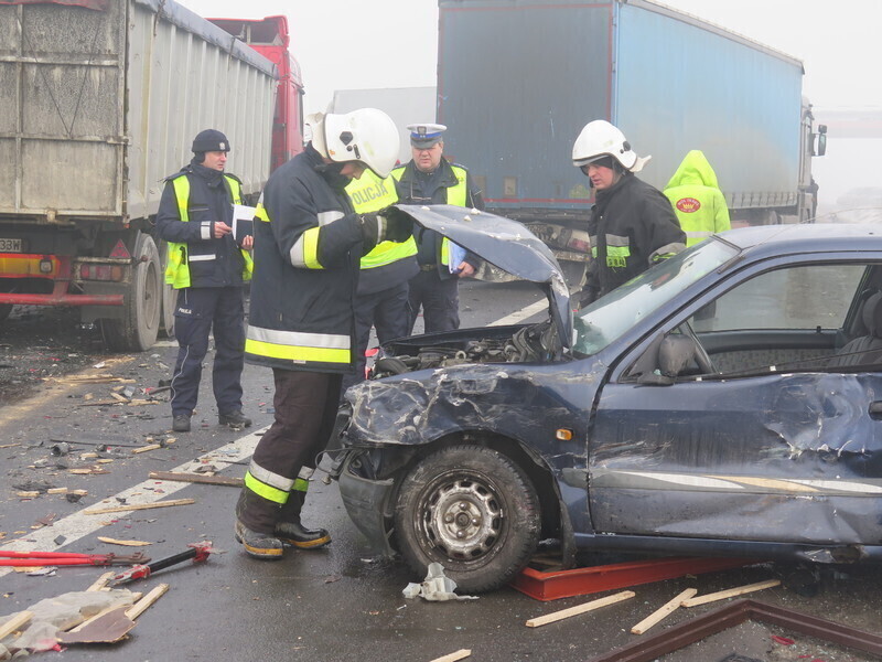 Zdjęcie 16: Dwa karambole na A1! Ponad 70 aut rozbitych