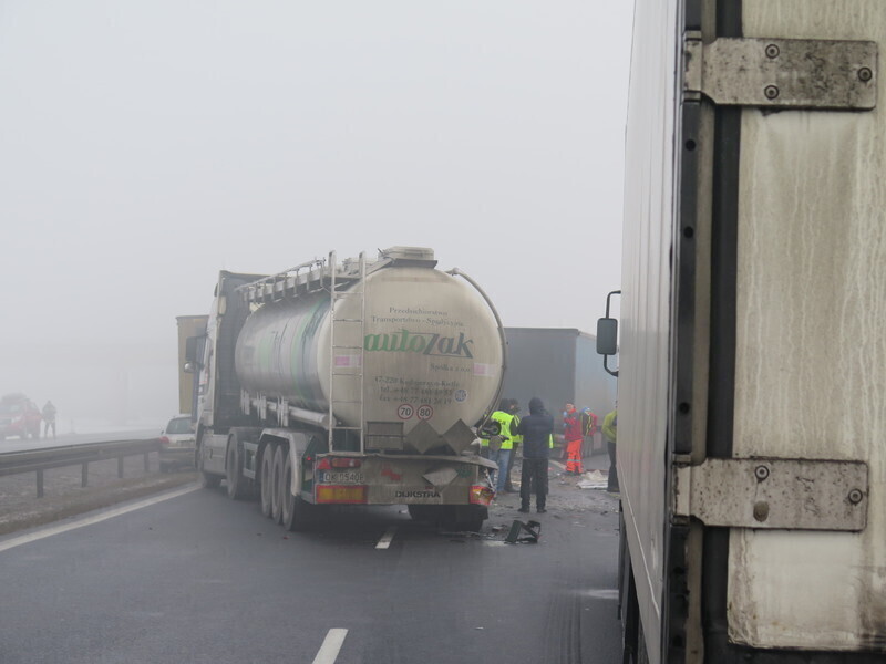 Zdjęcie 17: Dwa karambole na A1! Ponad 70 aut rozbitych