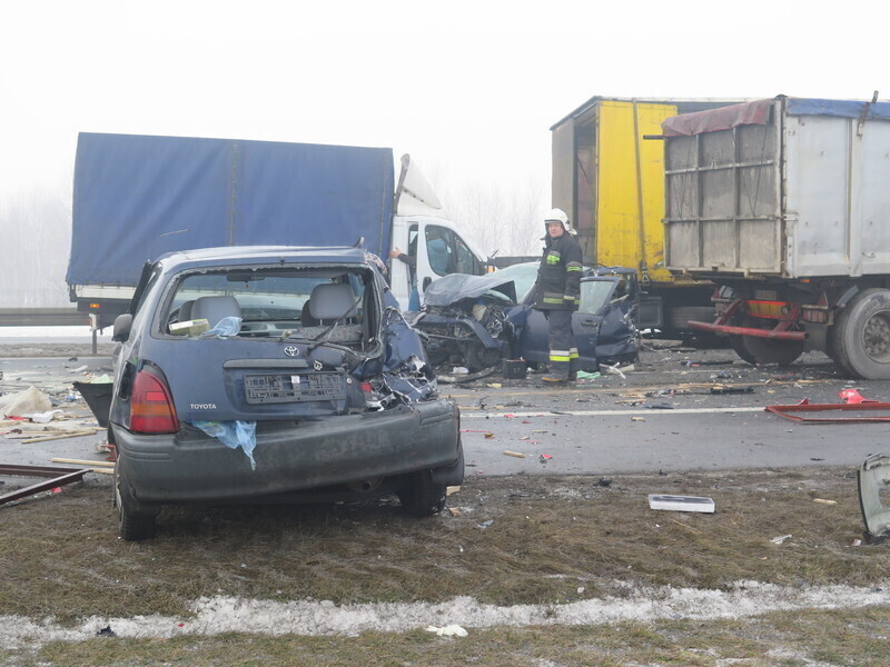 Zdjęcie 18: Dwa karambole na A1! Ponad 70 aut rozbitych