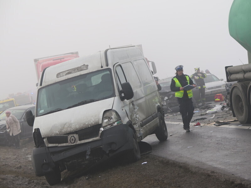 Zdjęcie 19: Dwa karambole na A1! Ponad 70 aut rozbitych