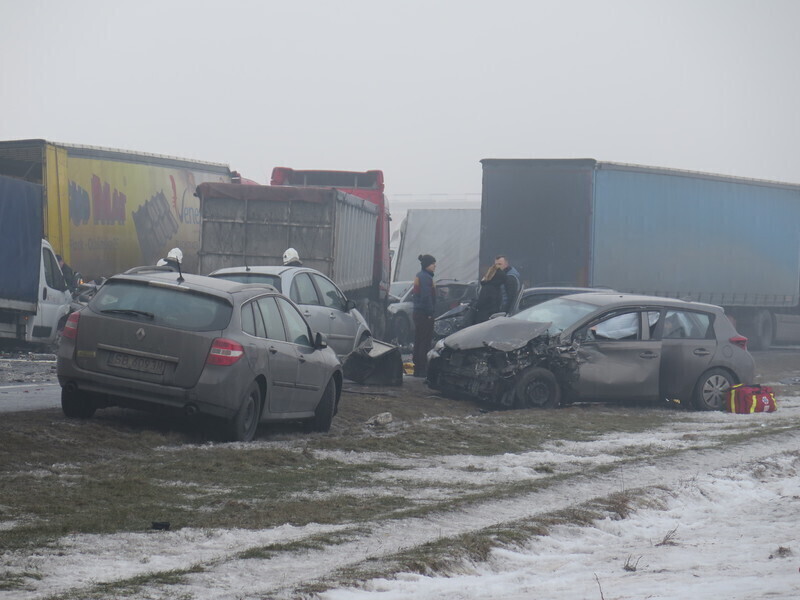 Zdjęcie 22: Dwa karambole na A1! Ponad 70 aut rozbitych